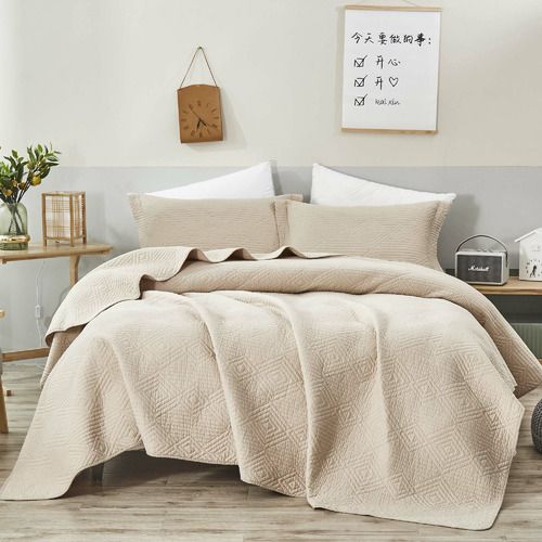light brown quilt