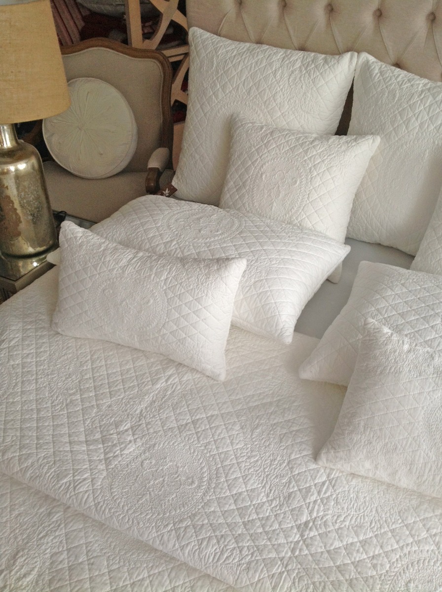 Angads Opal 100% Cotton Quilted Bedspread Set With Two Pillowcases in White 